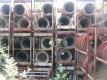 komische schraubfelgen ohne stern. rechts ausserhalb des bildes sind die 8loch-russenfelgen vom zil hinter ein paar 10loch-felgen versteckt. netterweise durfte ich unbehelligt stundenlang alleine rumstbern, um infos zu sammeln, die der chef entweder selbst nicht hat, oder nicht rausrckt (warum sollte er...?)