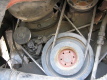 motor von vorne. an den sechs lchern in der kurbelwellenriemenscheibe war die vorbaupumpe angeflanscht.